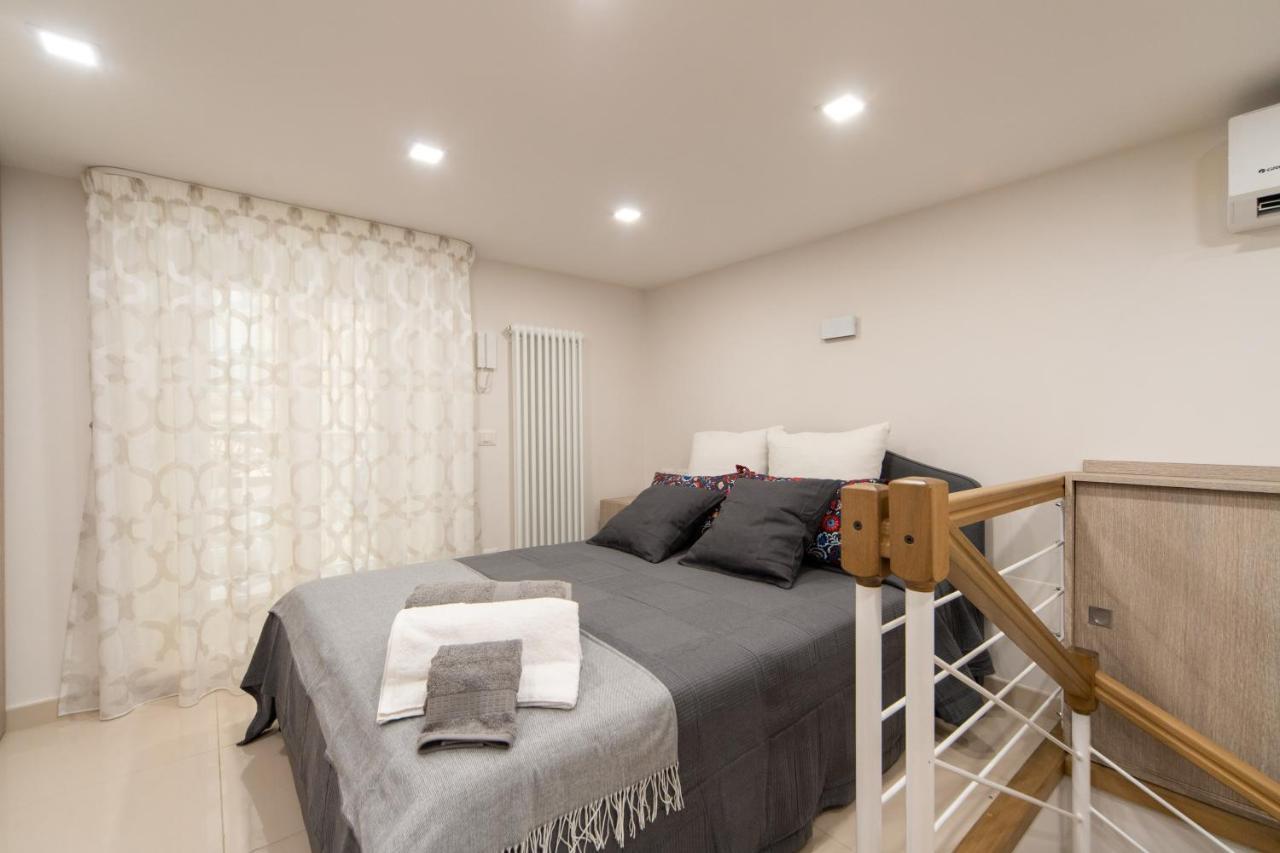 Centro Storico - Casa Con Wi-fi E 4 Posti Letto In Via Dei Tribunali * Naples