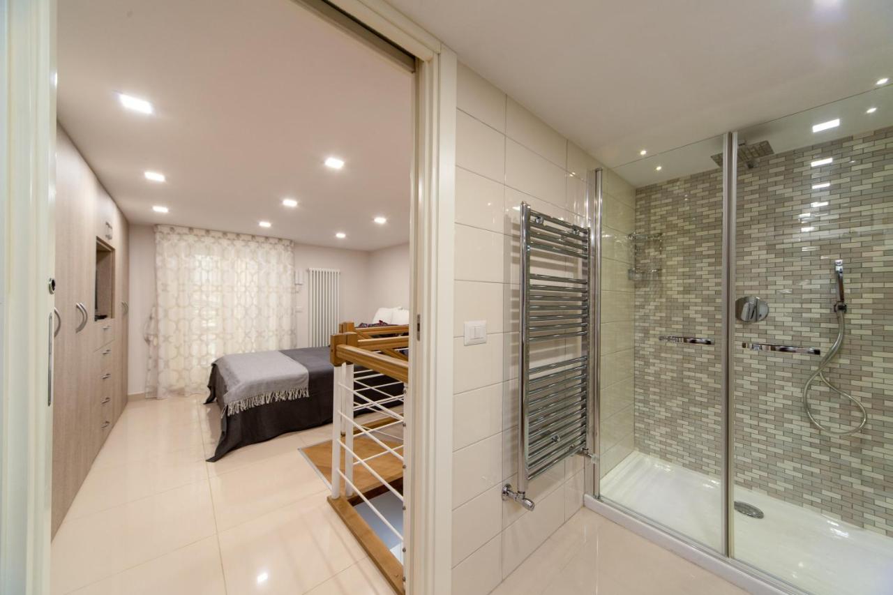 Centro Storico - Casa Con Wi-fi E 4 Posti Letto In Via Dei Tribunali * Naples