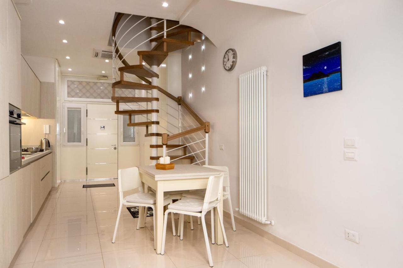 Centro Storico - Casa Con Wi-fi E 4 Posti Letto In Via Dei Tribunali Naples